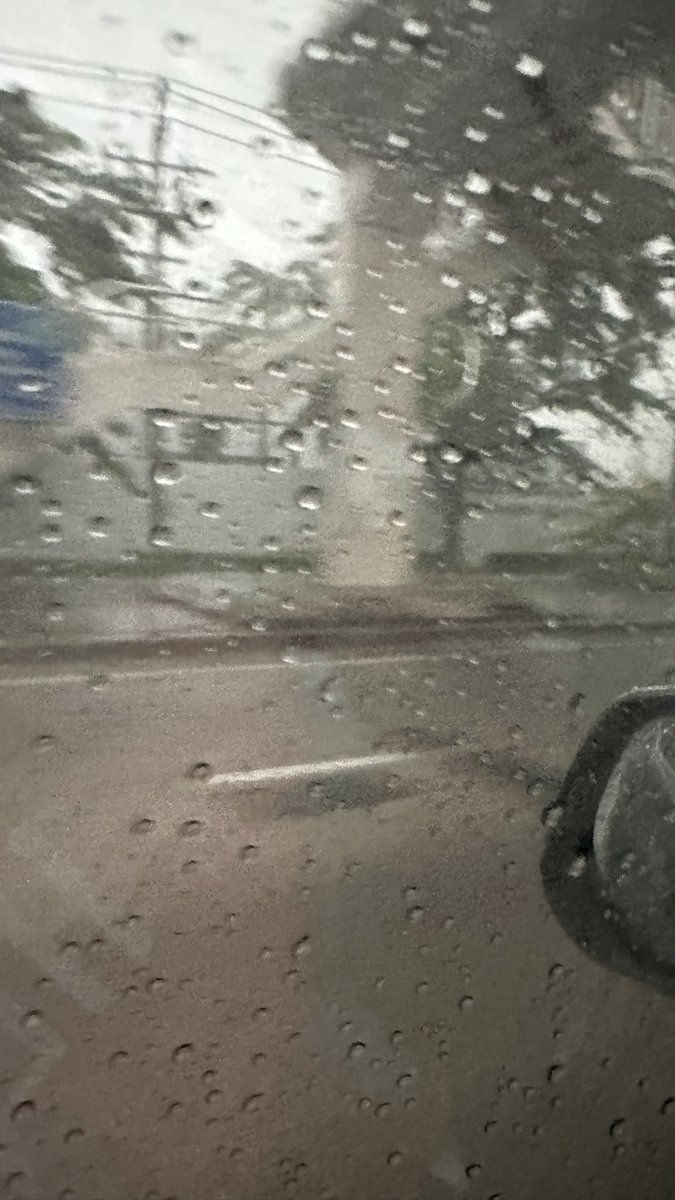 pinaratchin's tweet photo. เลียบทางด่วยฝนตกหนัก มีน้ำขังเป็นช่วงๆ ทาาวน์อินทาวน์ก็สักครึ่งฟุตบาทแล้ว @js100radio  @fm91trafficpro https://t.co/2tuq96Z7gm
