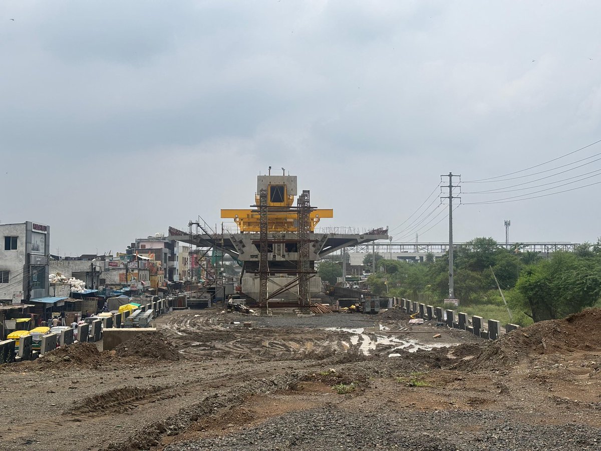 idaIndore22's tweet image. || लवकुश चौराहे पर निर्माणाधीन लेवल-2 फ्लाईओवर की कार्य प्रगति  ||

#ida #indoredevelopment