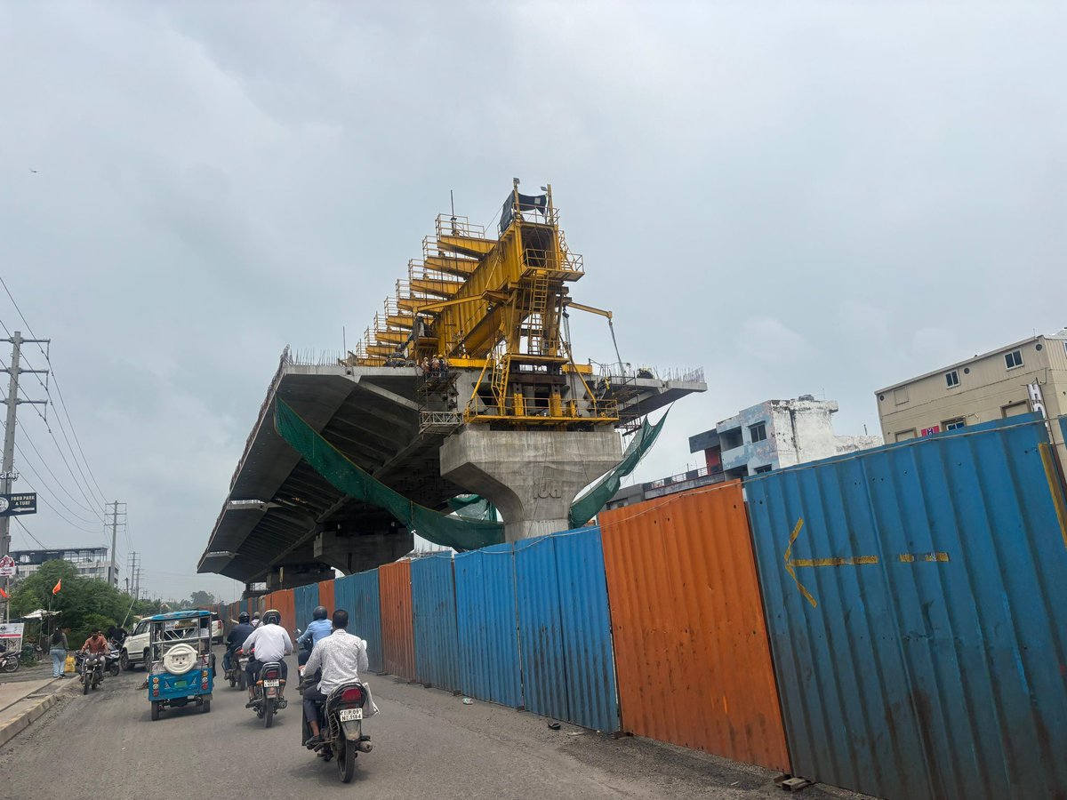 idaIndore22's tweet image. || लवकुश चौराहे पर निर्माणाधीन लेवल-2 फ्लाईओवर की कार्य प्रगति  ||

#ida #indoredevelopment