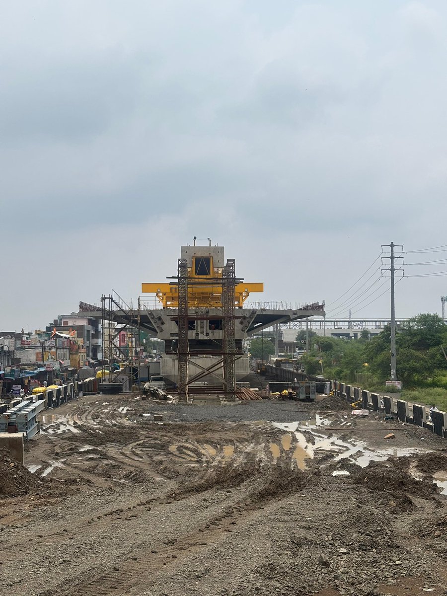 idaIndore22's tweet image. || लवकुश चौराहे पर निर्माणाधीन लेवल-2 फ्लाईओवर की कार्य प्रगति  ||

#ida #indoredevelopment