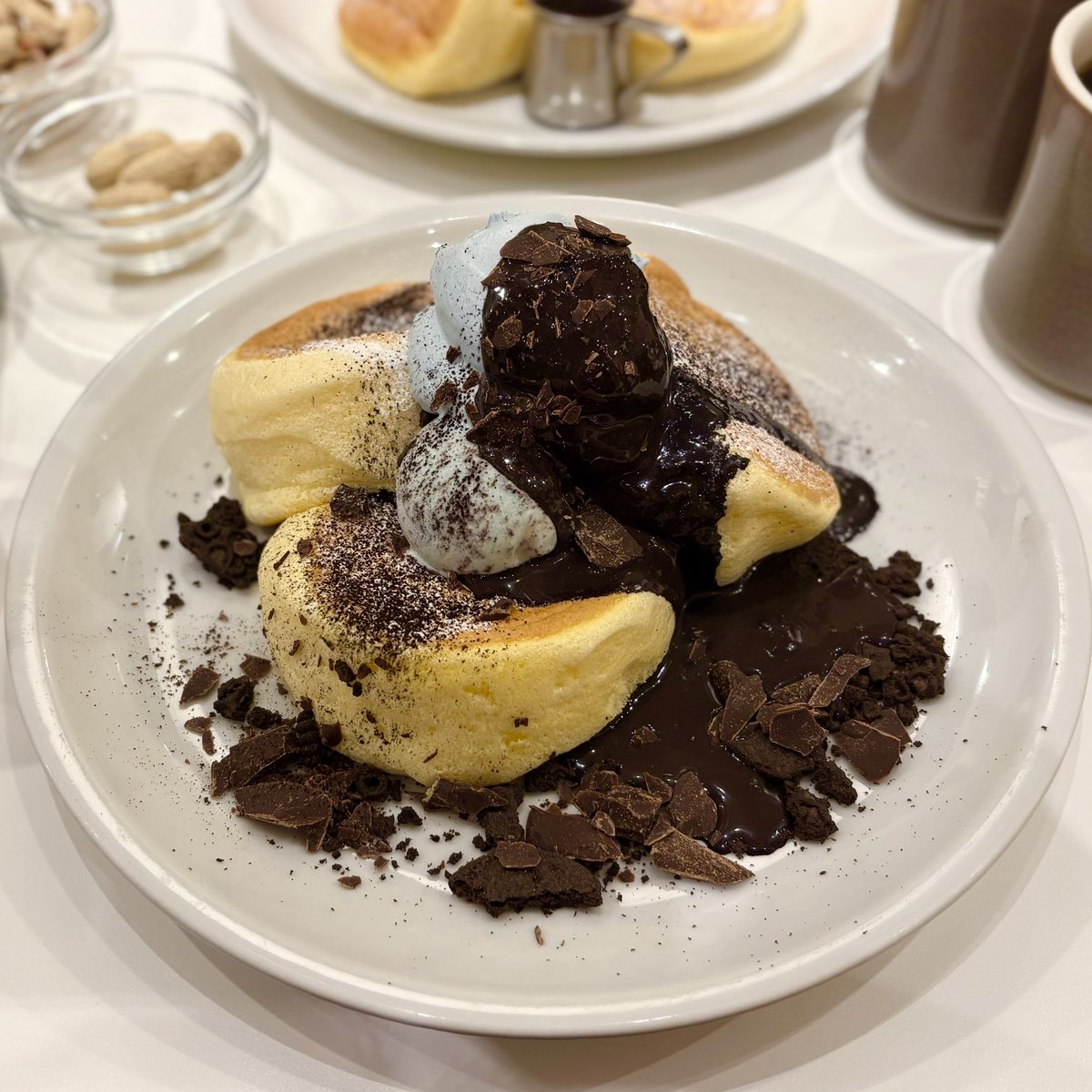 ふわふわパンケーキを食べたのは初めてかも☺️空気だった。（味はチョコミント味）
