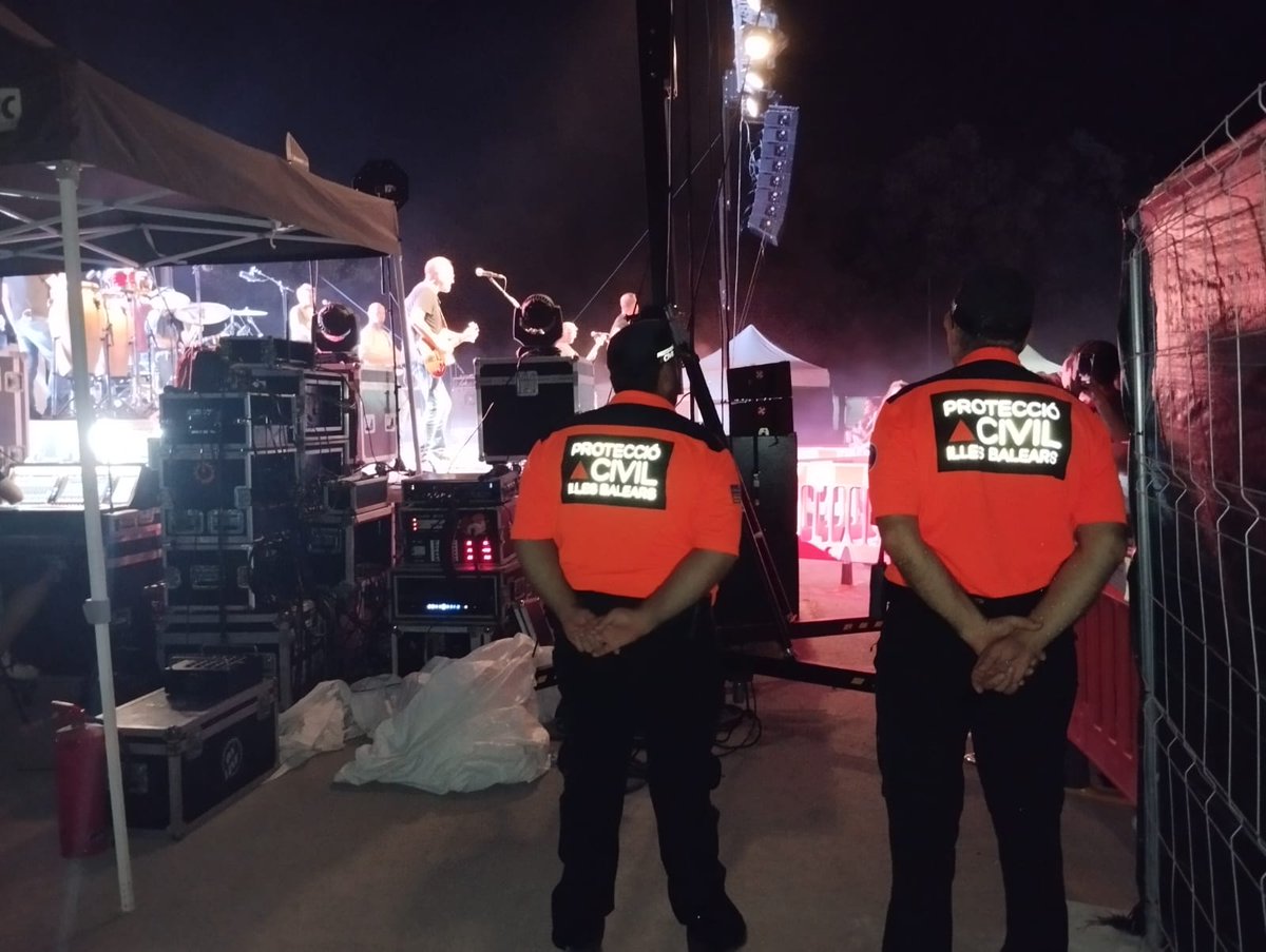 avpclloseta's tweet photo. Ahir vespre,férem preventiu al concert de Ja t' ho diré a #Lloseta ,6 voluntaris. https://t.co/LqmZgrRtmq