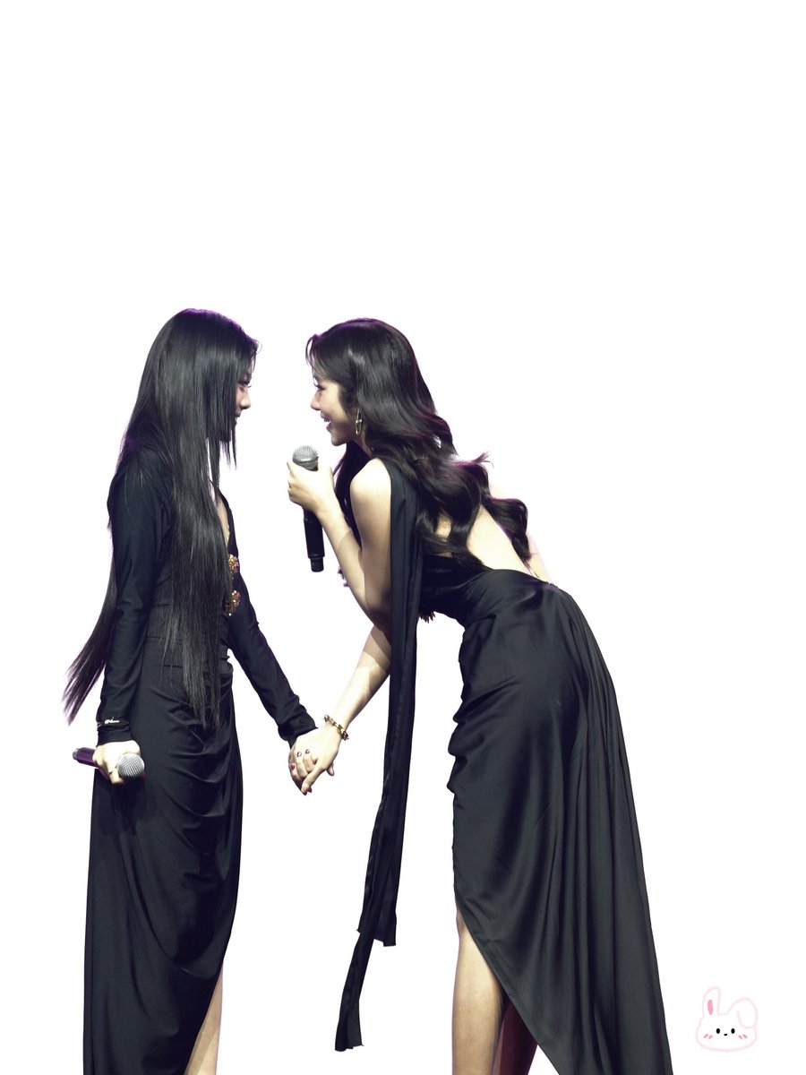 chaechae_08one's tweet photo. Our two cuties did so well today and looked gorgeous.

#FeedxKhaosodAwards 
#FeedxKhaosodAwards2025xpamhoung 
#pamarhoung 
#ArhoungPam 
#QueendomTheSeries https://t.co/RnUOi7RU64