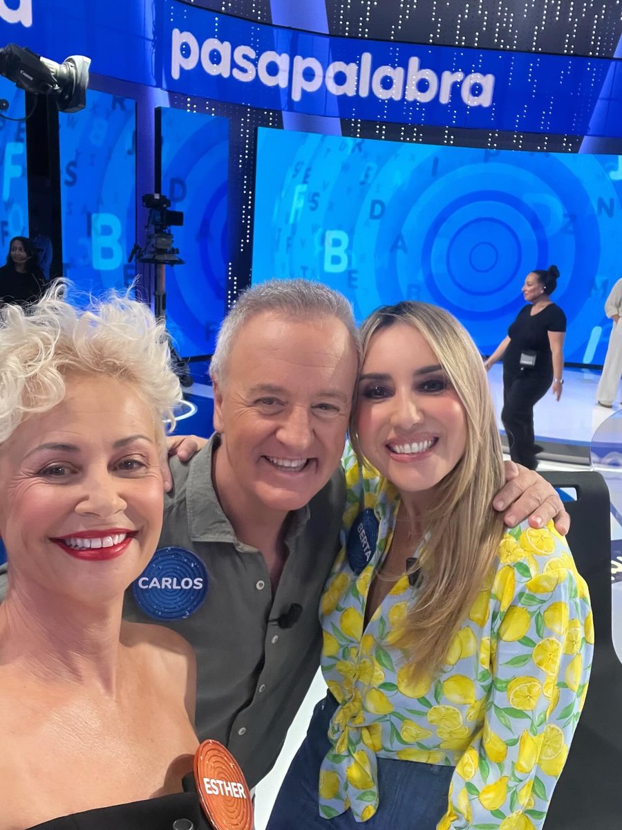 Algunos recuerditos de estos tres últimos días en <a href="/PasapalabraA3/">Pasapalabra</a> . 
Amor eterno al equipazo, compañeros y público. 🦋