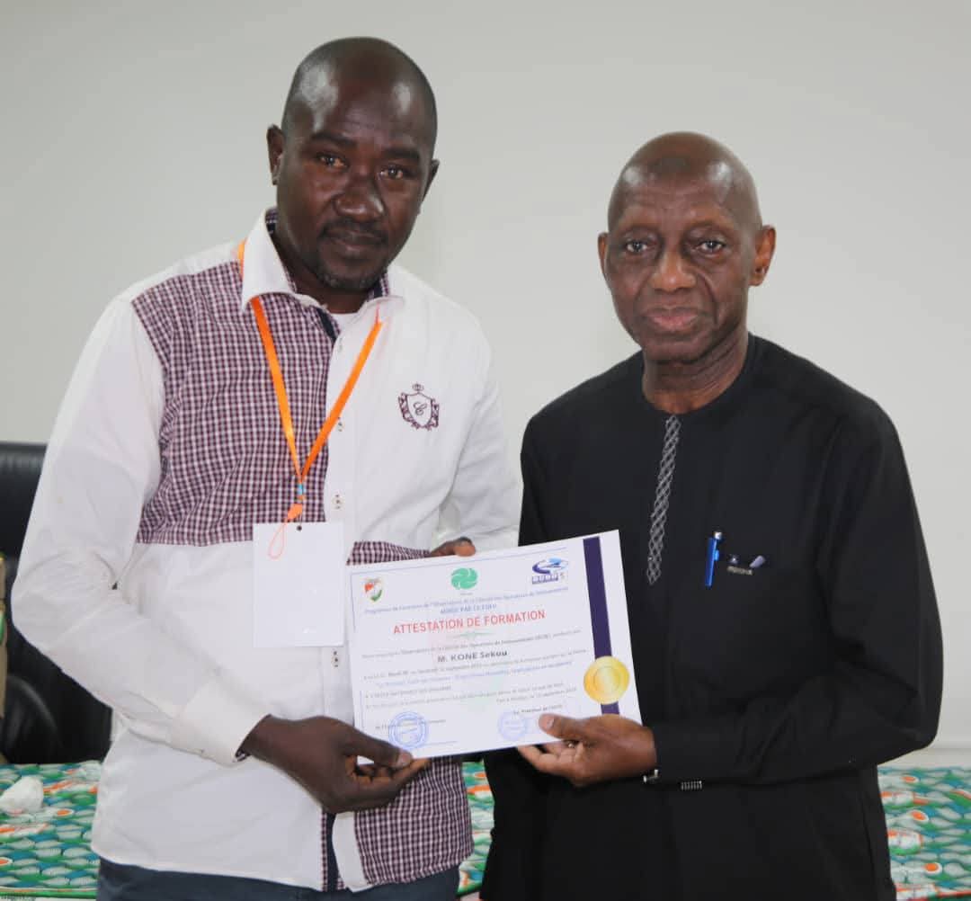 École Nationale des Douanes – 12 sept. 2025
Clôture du séminaire OCOD sur le Nouveau Code des Douanes.

Présidée par le Col. DIGBEU Lagos Denise, la cérémonie a salué l’engagement des séminaristes et l’apport des formateurs (Col. Lobognon Benoît &amp; Col. Gnakalé Yohou Charles