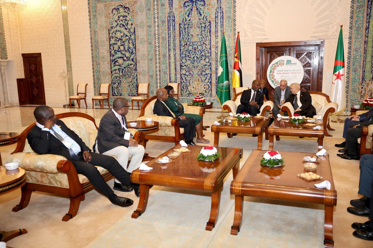 Ambalgmaputo's tweet image. المركز الدولي للمؤتمرات| افتتاح الطبعة الرابعة لمعرض التجارة البينية الإفريقية  "IATF 2025"

مشاركة الرئيس دانييل فرانسيسكو شابو رئيس جمهورية موزمبيق