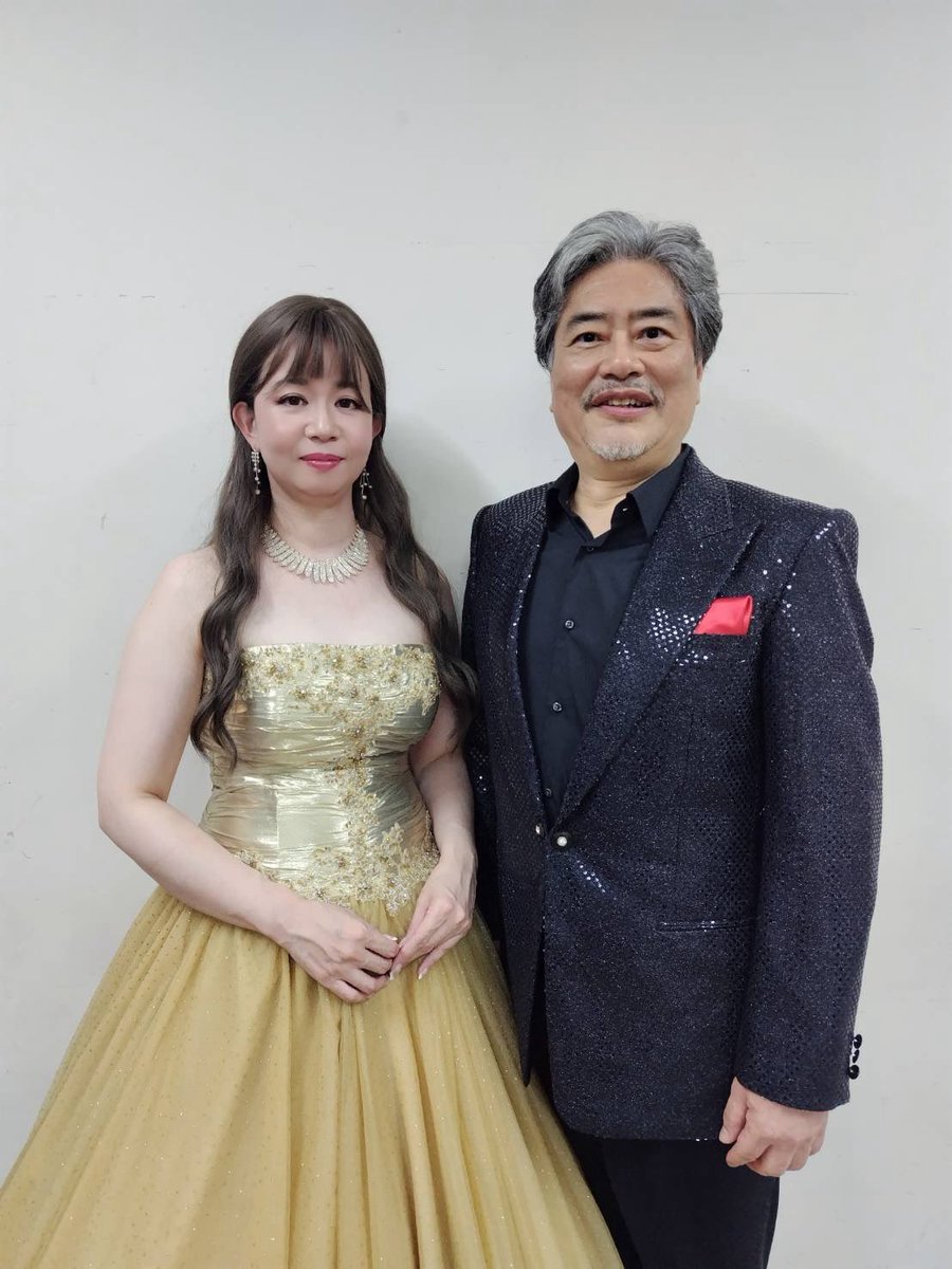 JapanVranec's tweet photo. 勇気があれば、舞台は華やかになる。

写真は鳥取県の歌姫・佐々木まゆみさんと協会長・小鉄和広。昨年の「鳥取ねんりんピック」閉会式にて。

きたる2025年11月26日（水）ANAホテル米子での「マケドニア民謡とワインの夕べ」での再共演が楽しみです。🍷

#マケドニアワイン  #米子ディナーショー https://t.co/pPIfBUfeaU