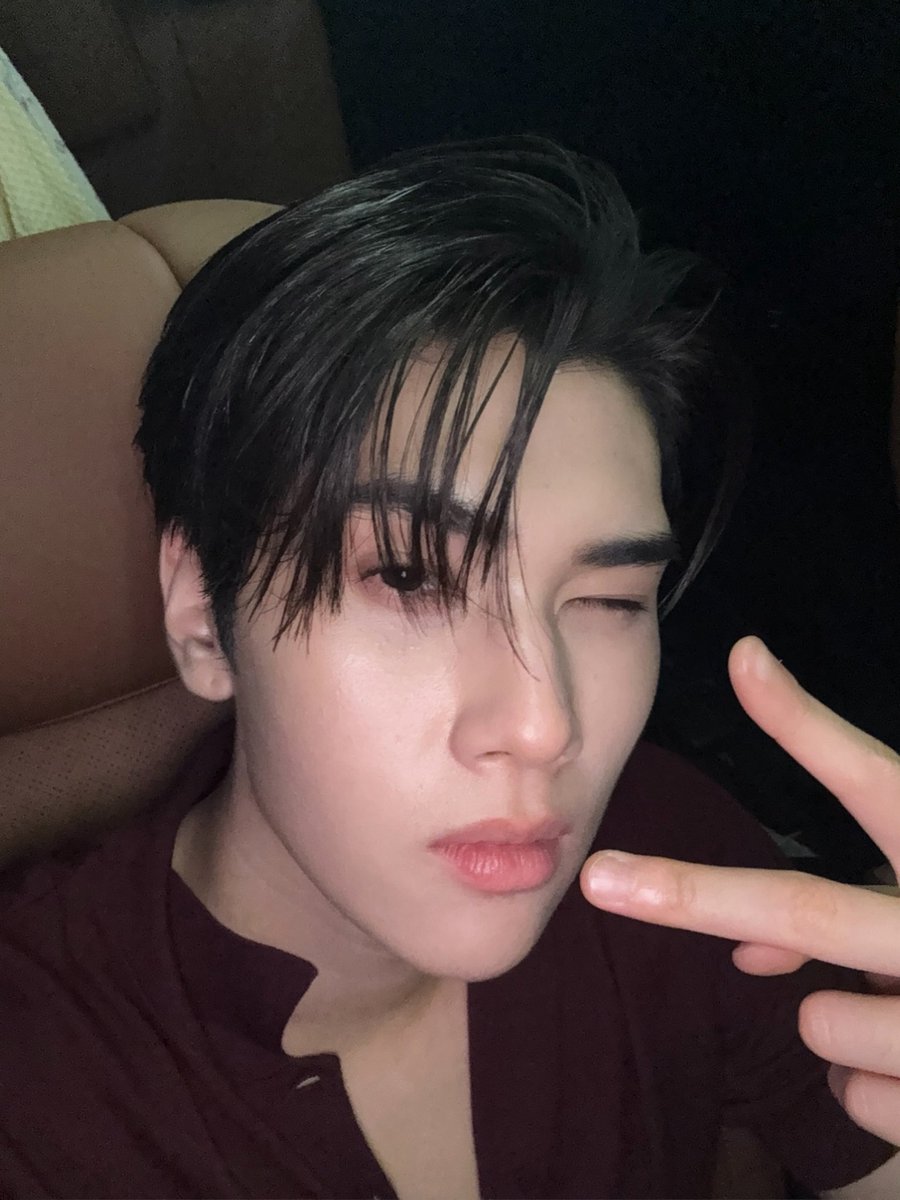 ขอบคุณมากๆนะคับเตง ที่มาให้กำลังใจ รวมถึงใน social media ด้วยนะคับ พน กลับไปเป็นมนุษย์กองอีกวันด้วยแหละเตง Goodnight na ♥️🤏🏻

FLEXMOVEPOWDER X JOONGDUNK
#MaybellinexJoongDunk