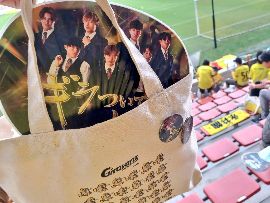 chanume55's tweet photo. 今日の推し勝つ♡ギラヴァンツ北九州🌻
ユニクロ小倉駅前店
ミニトートバッグ 1990円
作ってきたよ~😊
お気に入り💛
ORDER BOX
缶バッジ 1個 600円
樺織くん と 務ちゃんでした♪︎
トレカ 440円×3で クジ6等
ご覧の通り💁♀️木實くん5枚だった😆
#ギラヴァンツ北九州
#ユニクロ小倉駅前店
#ORDERBOX https://t.co/bMJSr4fd4G
