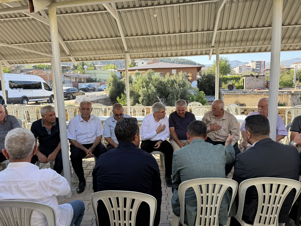 GulsoySeydi's tweet photo. 📍İslahiye 

İlçe Koordinatörümüz Sn. Süleyman Şentürk, İlçe Başkanımız Sn. Reşit Uluşan, kadın kolları başkanımız, gençlik kolları başkanımız ve teşkilatımızla birlikte #TürkiyeYüzyılıBuluşmaları Kapsamında geçtiğimiz günlerde hayatını kaybeden İslahiye’nin tanınmış esnaflarından Mehmet Köse’nin taziyesine katıldık. 

Rabbim mekanını cennet eylesin.