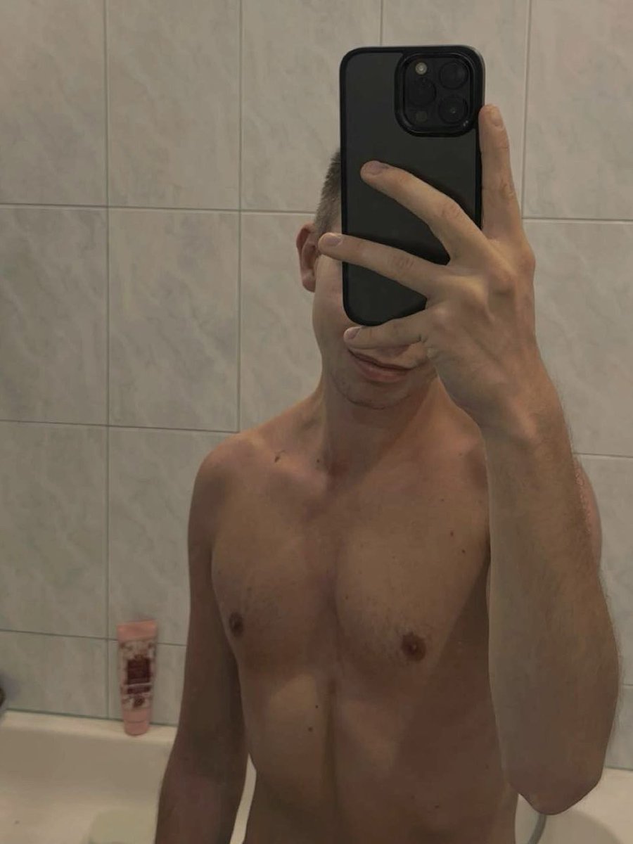 yourhardbro's tweet image. My weight 🥲
23 age 😈