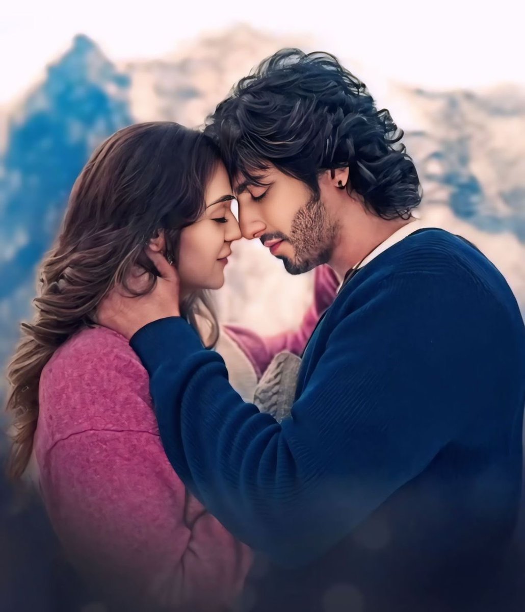 I have always been a sucker for the old world romance where in the end love conquers all  obstacles,where emotions are raw &amp; pure, where forever &amp; eternal aren't just words. #Saiyyara gets the emotions, the music &amp; the lead pair right. And it leaves you misty eyed!