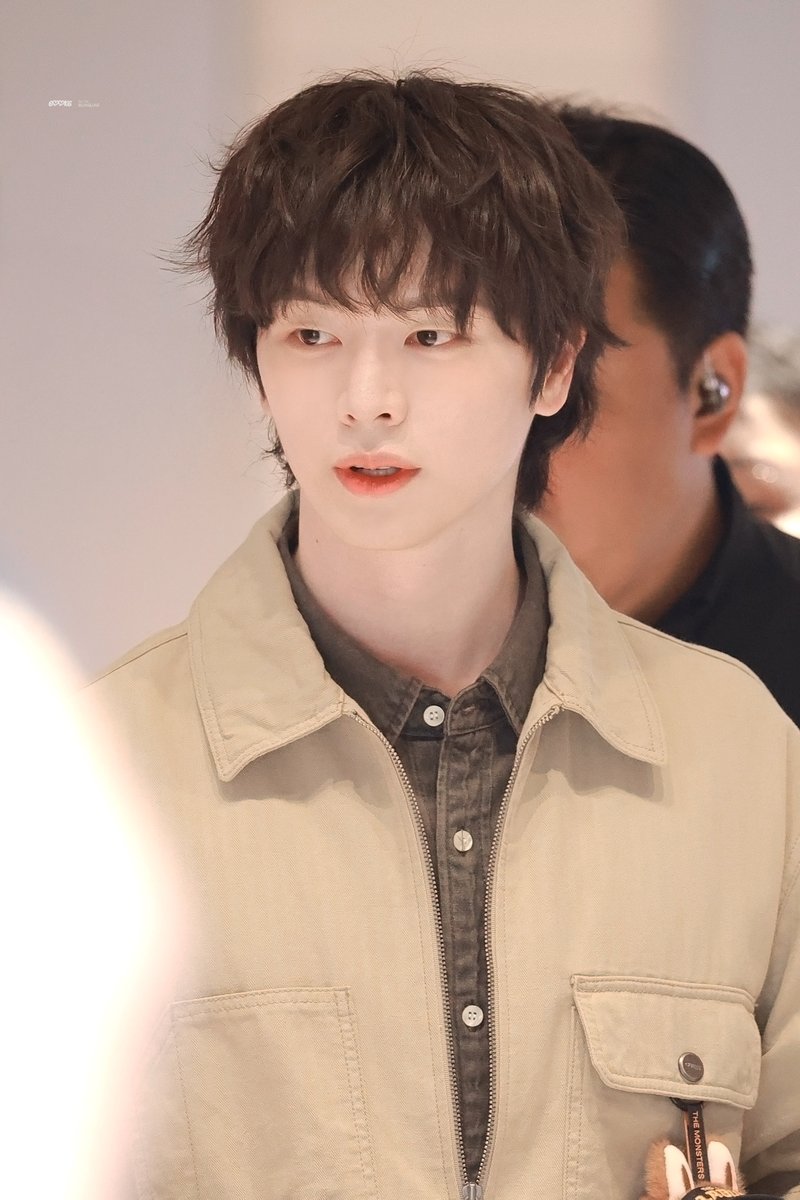6OOK6's tweet photo. 250912 라부부 팝업 행사 #육성재💗 

일 하는 남자,,//

#성재 #육성재를육성하라 #ユクソンジェ #YOOKSUNGJAE @BTOB_6SJ https://t.co/ykfvXAca9O