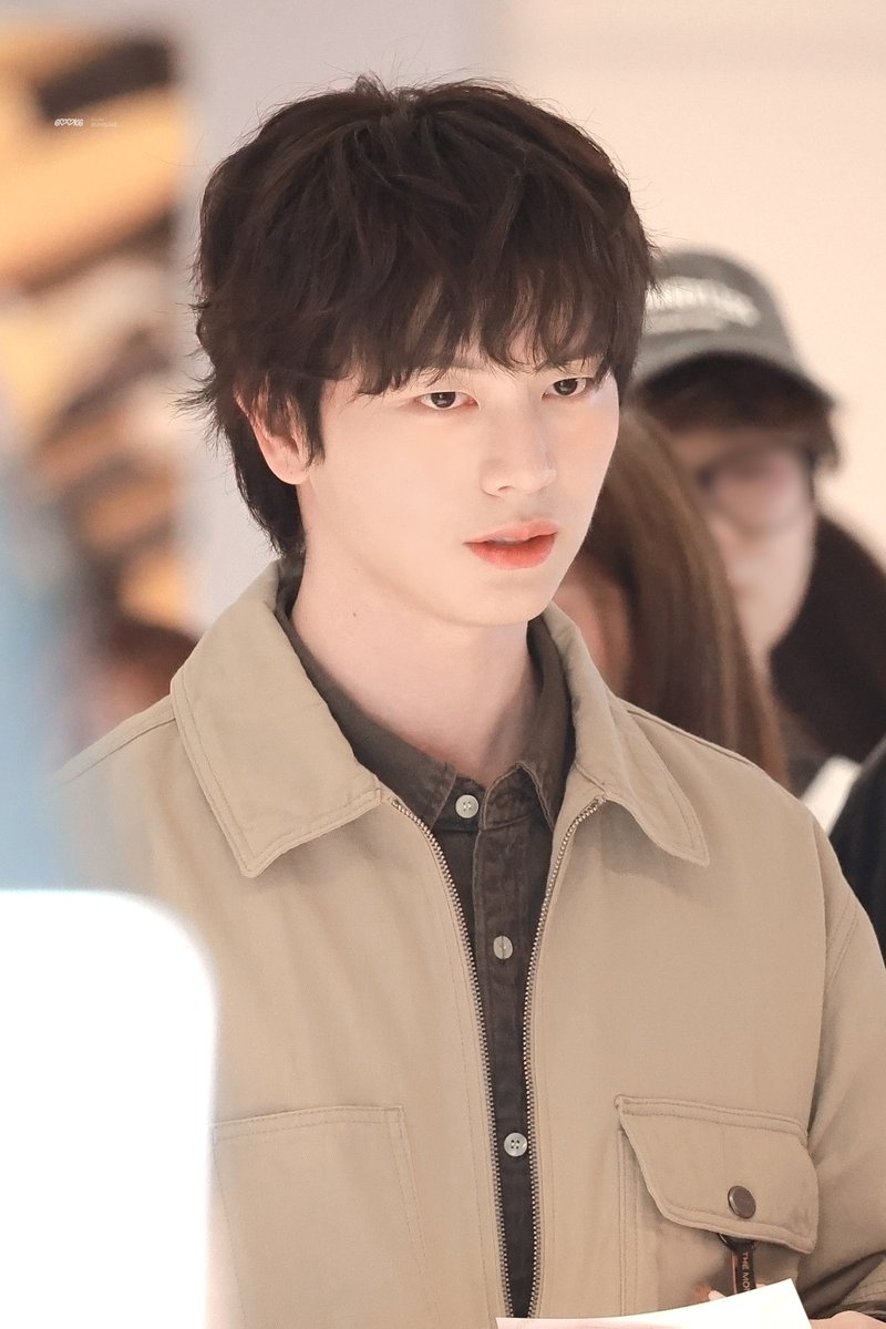 6OOK6's tweet photo. 250912 라부부 팝업 행사 #육성재💗 

일 하는 남자,,//

#성재 #육성재를육성하라 #ユクソンジェ #YOOKSUNGJAE @BTOB_6SJ https://t.co/ykfvXAca9O