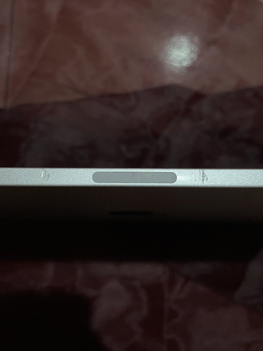 blupberrie's tweet photo. #wtswtbipad iPad Pro 2020 (gen2) wifi only 128gb silver ex inter. Very good deal incl apple pencil ori. 7jt only.✨ https://t.co/SyYVUgUm7X