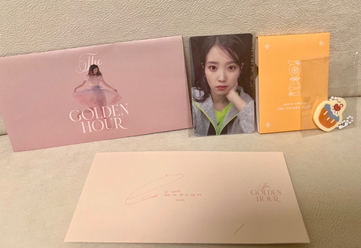 jujube_7's tweet photo. 아이유 골든아워 콘서트
조기수령 유애나존 특전 선물 양도
포카 + 티켓꽂이 + 키링 세트

일괄 5.0 양도 
반택 가능

https://t.co/7FYju53kxp

오픈채팅 주세요 https://t.co/qwGyABmc4A