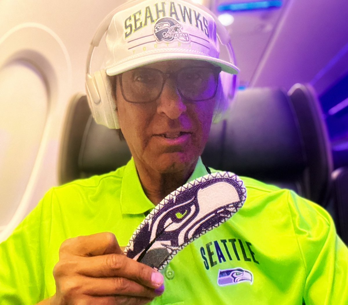 On da plane to Pittsburgh to watch #SeahawksvsSteelers. Thanks for the ticket Andrew.