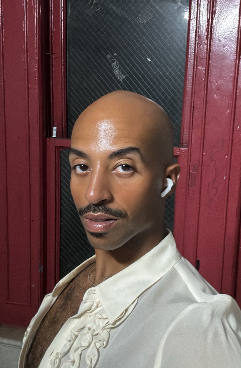 sml203lms's tweet image. Jade Thirwall in my earrrr