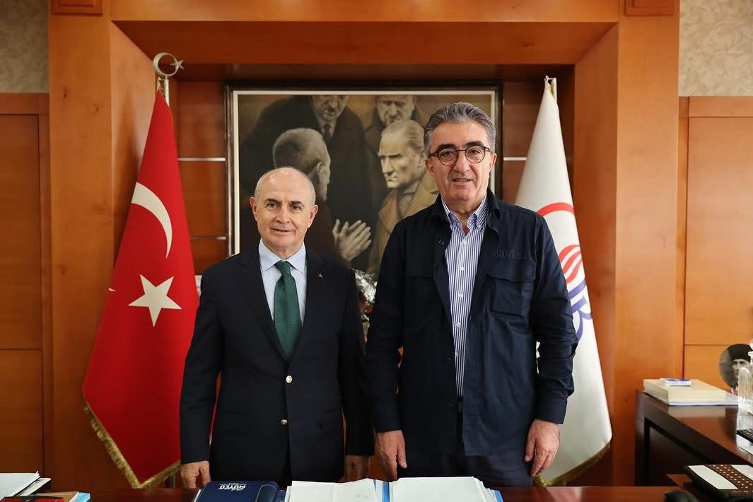 Silivri’de odamda büyük bir üzüntüyle öğrendim ki; Bayrampaşa Belediye Başkanımız, kıymetli yol arkadaşım, hayatını eğitime adamış ve 30 yılın ardından Bayrampaşa’yı yeniden sosyal belediyecilikle buluşturmuş olan Sayın Hasan Mutlu, haksız ve hukuksuz bir şekilde gözaltına