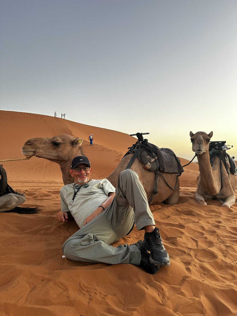 Consejo para turistas:
Visitar Marruecos, montar en dromedario y cuatrimoto en el desierto del Sáhara; caminar, regatear y comprar artesanías en el soko de Marrakech… ¡ah y comer tajine  marroquí en el Bazaar Cafe.
¡Una experiencia única!