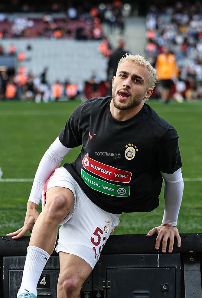 Bu kadar yakışıklı olduğu için 
YARGILANMALI