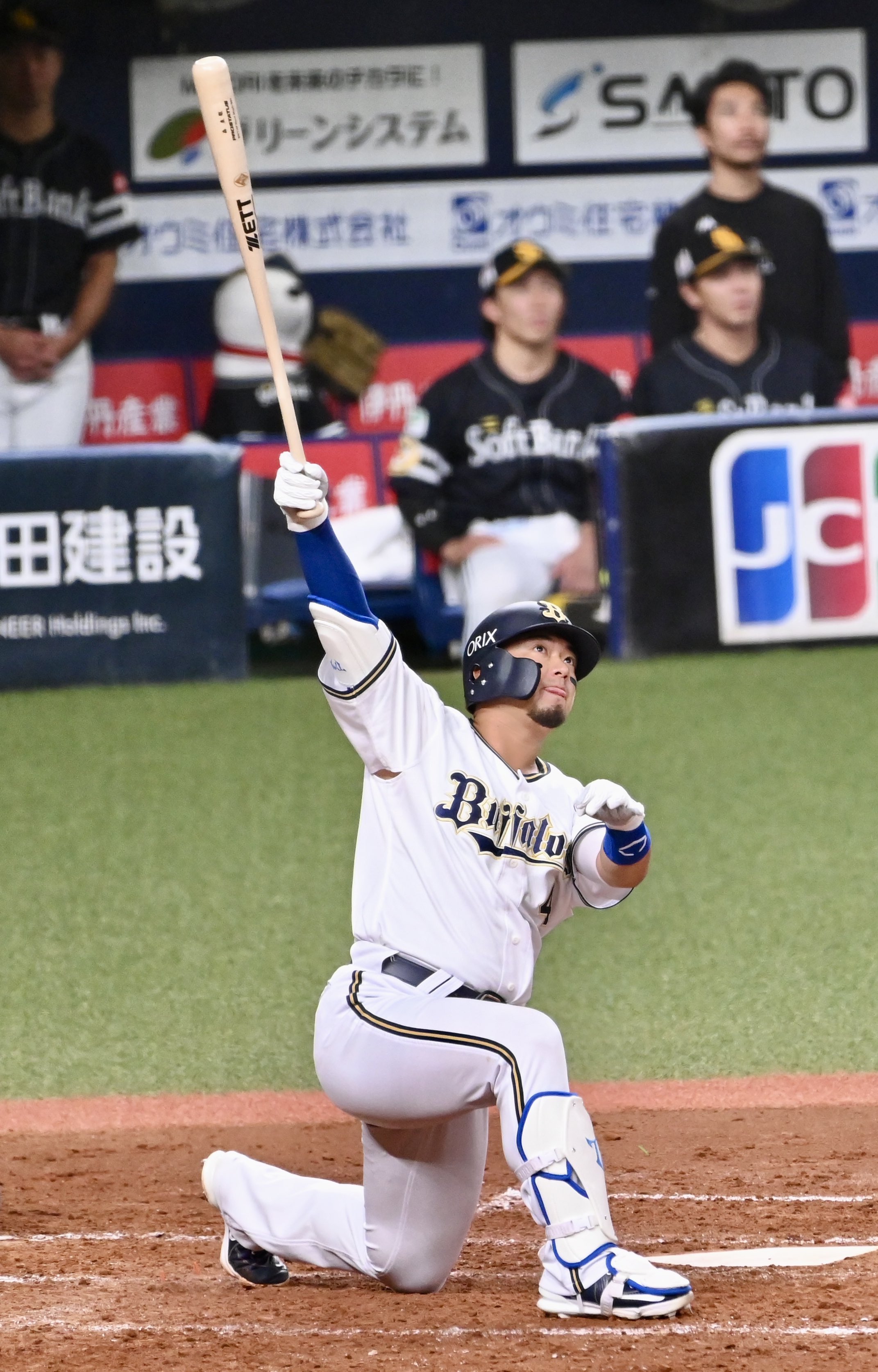 森友哉選手　スパイク オリックス・バファローズ #4 森 友哉（もり ともや）の使用