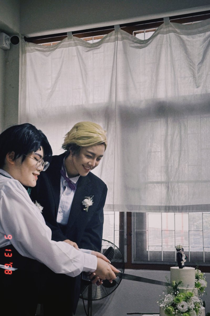 การที่จะเนรมิตความฝันหรือจินตนาการให้ออกมาเป็นความจริงต้องใช้พลังกายใจมหาศาลมาก ซึ่งเรา appreciate ตรงนั้นที่สุด 🥺 ขอบคุณทุกคนที่ทำให้สิ่งนี้กลายเป็นความจริงนะคะ ทุกคนที่มีส่วนร่วมในโปรเจกต์นี้เลย คุณได้เติมเต็มส่วนหนึ่งในใจเราให้มันเต็มจริงๆ และเรารู้สึกขอบคุณมากจากใจจริงค่ะ