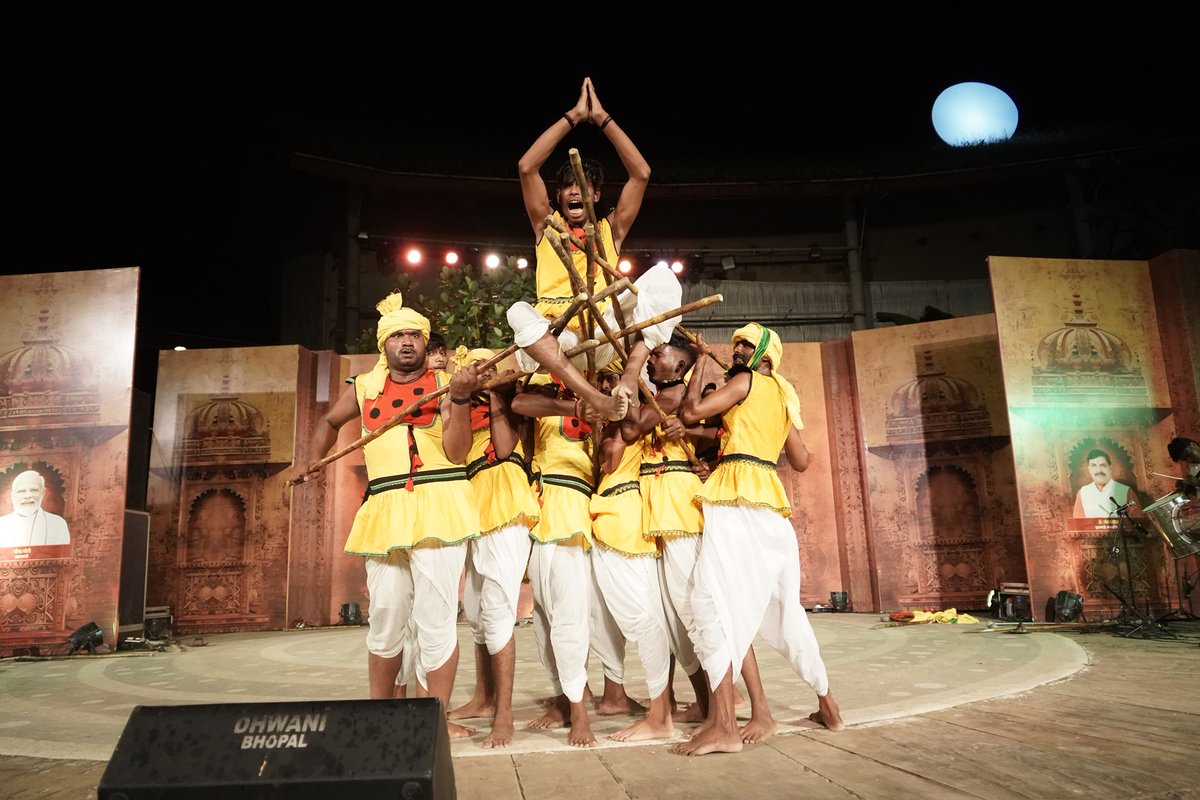 मध्यप्रदेश शासन, संस्कृति विभाग द्वारा मध्यप्रदेश जनजातीय संग्रहालय में म.प्र. एवं देश के अन्य राज्यों में पारम्परिक जनजातीय एवं लोक समाजों में शारीरिक करतब एवं युद्ध की कलाओं केन्द्रित तीन दिवसीय समारोह ’उद्घोष’ का आयोजन 12 से 14 सितम्बर, 2025 में किया गया है।