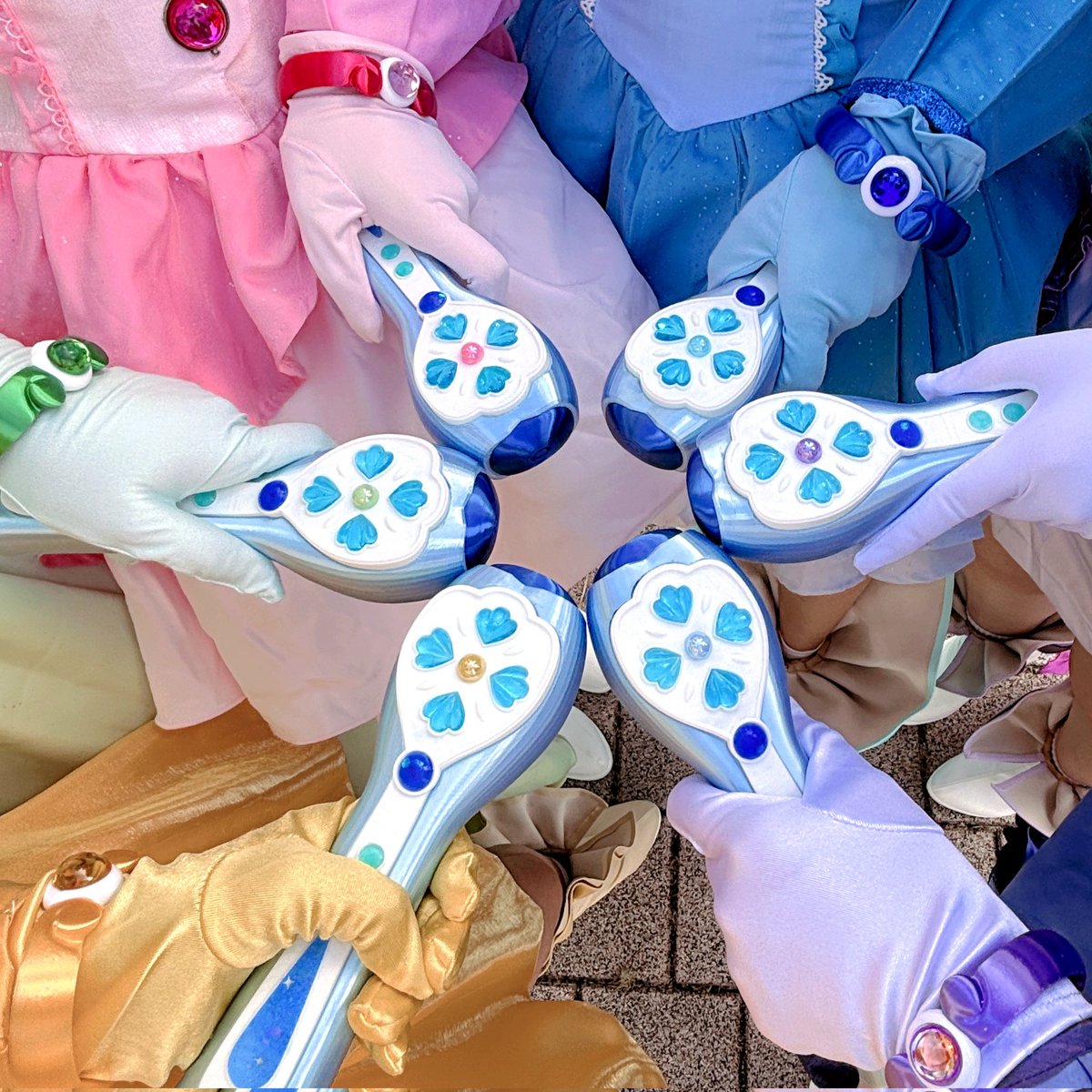 _ssunmade's tweet image. 코스프레 소품 제작

피치피치핏치 - 2기 마이크
전체 모델링은 3D프린트 이용, 진주 제외 파츠들은 레진으로 제작했습니다🎶🥰

#태양공방