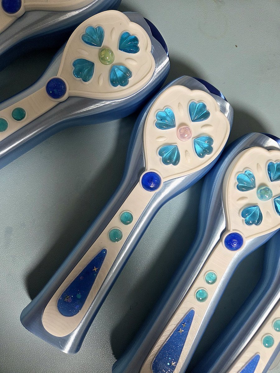 _ssunmade's tweet image. 코스프레 소품 제작

피치피치핏치 - 2기 마이크
전체 모델링은 3D프린트 이용, 진주 제외 파츠들은 레진으로 제작했습니다🎶🥰

#태양공방