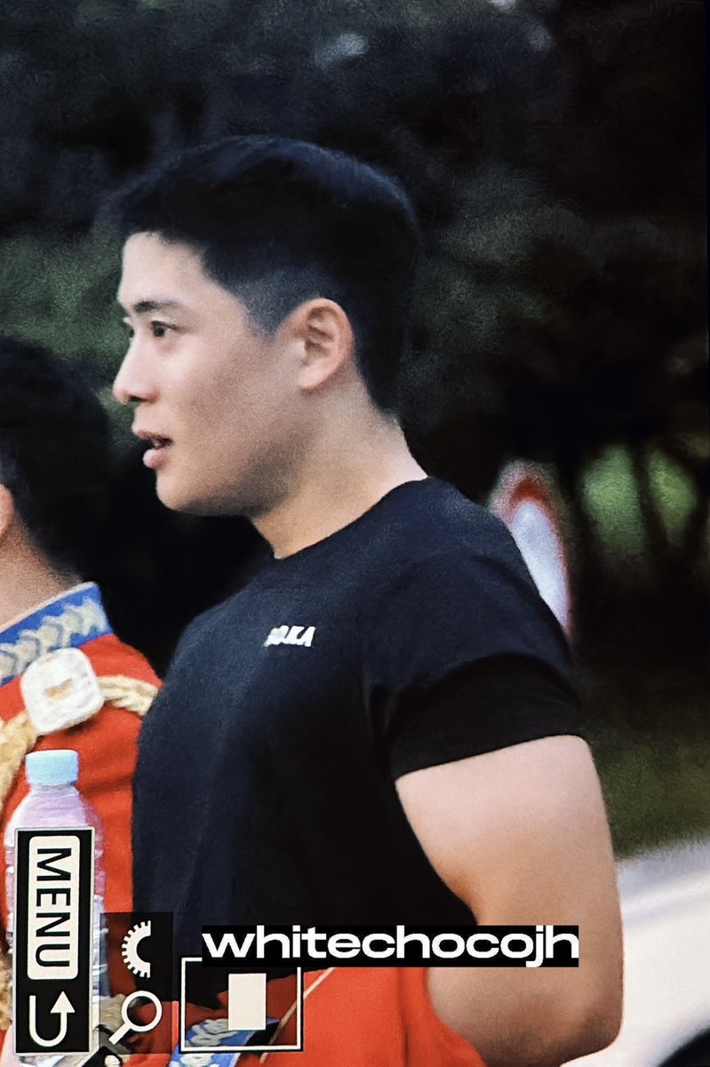 와 ㅣㅋㅋㅋㅋㅋㅋㅋㅋ 팔뚝 탄거봐
지금까지 쭉 하얬던거는 걍 여름에도 긴팔만 입었던가 아니면 밖을 안 나갔던가 ㅋㅋ