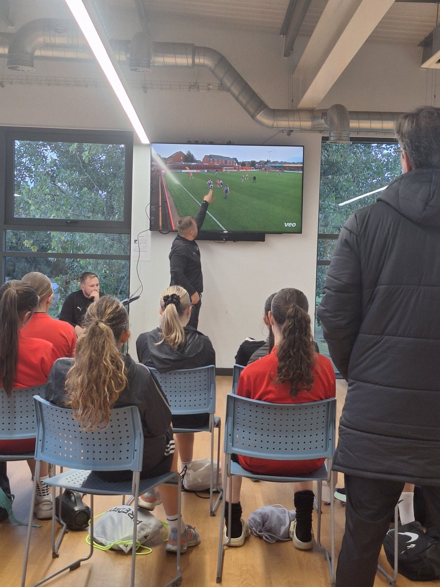 AltrinchamFCW's tweet photo. Our first team and under 18s learning and growing into the season ✍️
#WeAreAlty #AltrinchamFCWomen #TrainingAnalysis #GameAnalysis
@shotsbymaisy https://t.co/fzRTOEfFn9