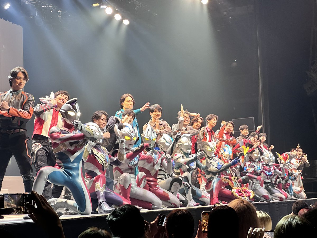 夕方からはジードとゼロのところへ。リクくんもすっかり大人になって…🥹
GEEDの証、大声で歌って手拍子もしちゃった🎶

ルミナとマユへの家族愛にじーん！
毎日お仕事頑張ってくれて、ありがとうレイトくん✨

 #ツブコン2025 #ツブコン #ウルトラマンジード #ウルトラマンゼロ #濱田龍臣 #小澤雄太