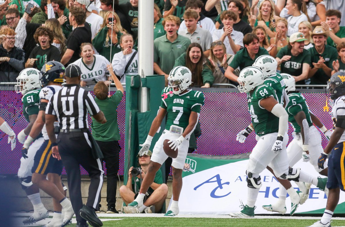 nflrealtime2's tweet photo. Who are the top candidates from each G5 #CFB conference to make a bid for the CFP? Some teams such as USF and Ohio already have notable wins over P4 schools under their belt 🤔
#ComeToTheBay https://t.co/ouIITYg3Ar