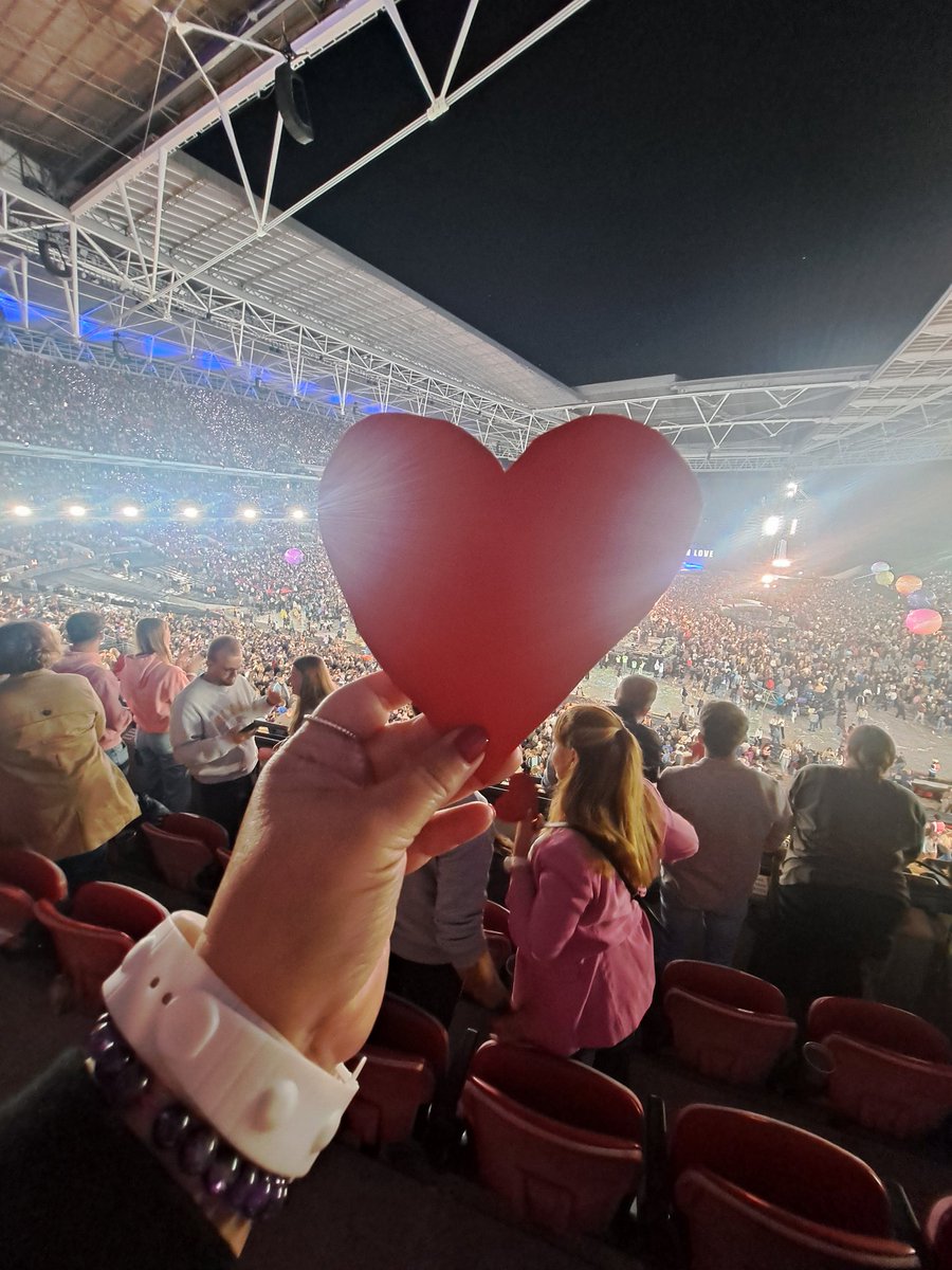 ❤️💛💜🩵💙💚🧡🩷
#ColdplayWembley