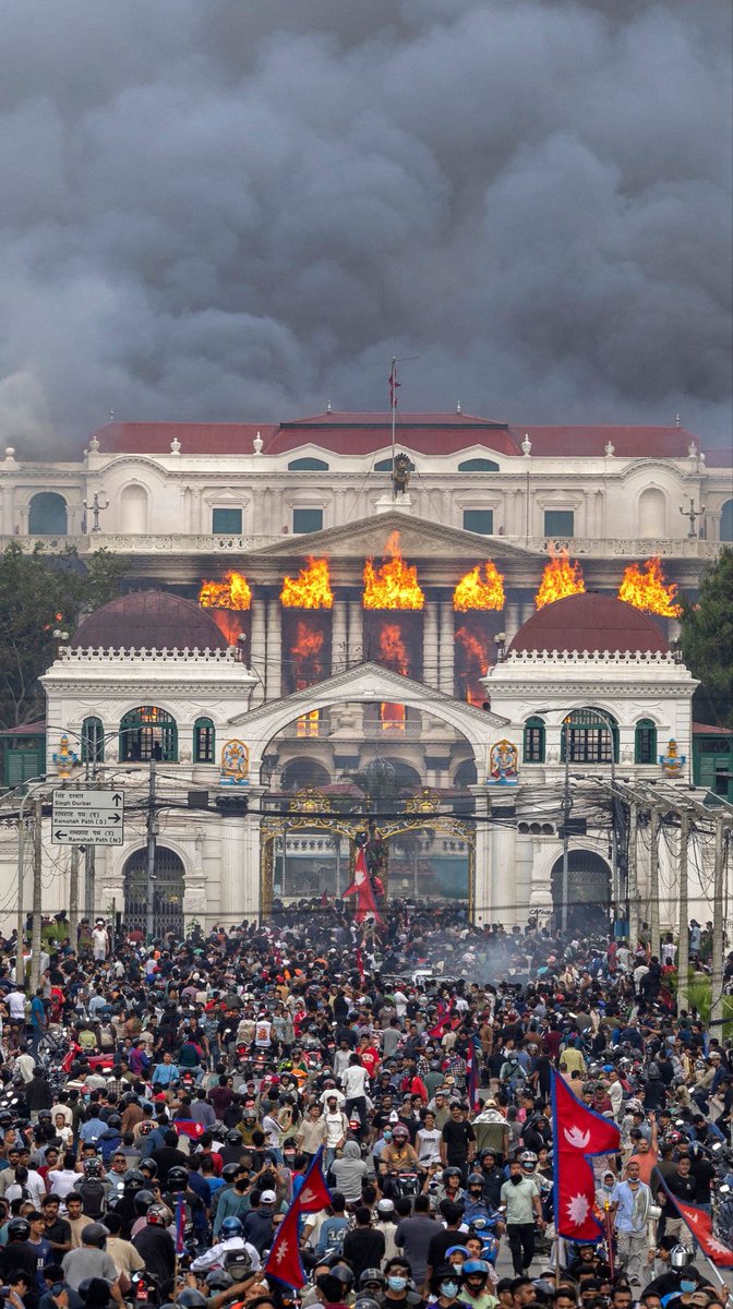 Seni s*2cek adam başının altına yastığını koyar.

Bazı şeyler; her zaman değişir, bazı şeyler hiç bir zaman değişmez.