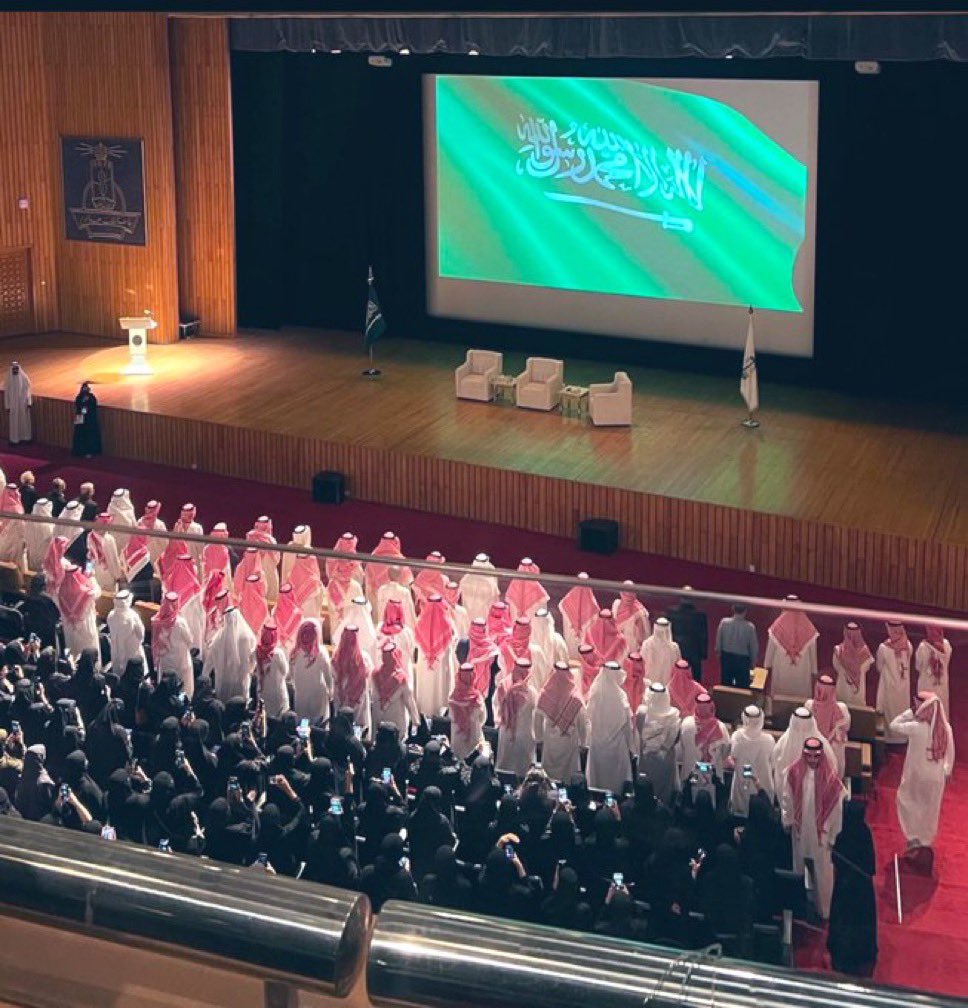 albaraa_T1D's tweet photo. في #اليوم_العالمي_للقانون 
أفتخر أن أكون جزءًا من هذه الصورة التي تعكس روح القانون.
وفخور بانتمائي إلى هذا المجال النبيل

في هذا اليوم نستحضر فيها دور القانون.
فهي ليس مجرد تشريعات، بل رسالة إنسانية تُرسّخ قيم المساواة والإنصاف. وتساهم في حماية وبناء مستقبل أكثر عدلاً وامان. https://t.co/RDhr7eSdOX