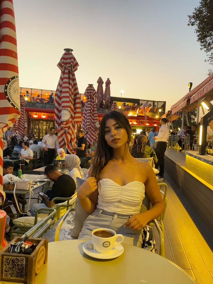 Bronz bi ten, sıcak bi kahve 🤎☕️