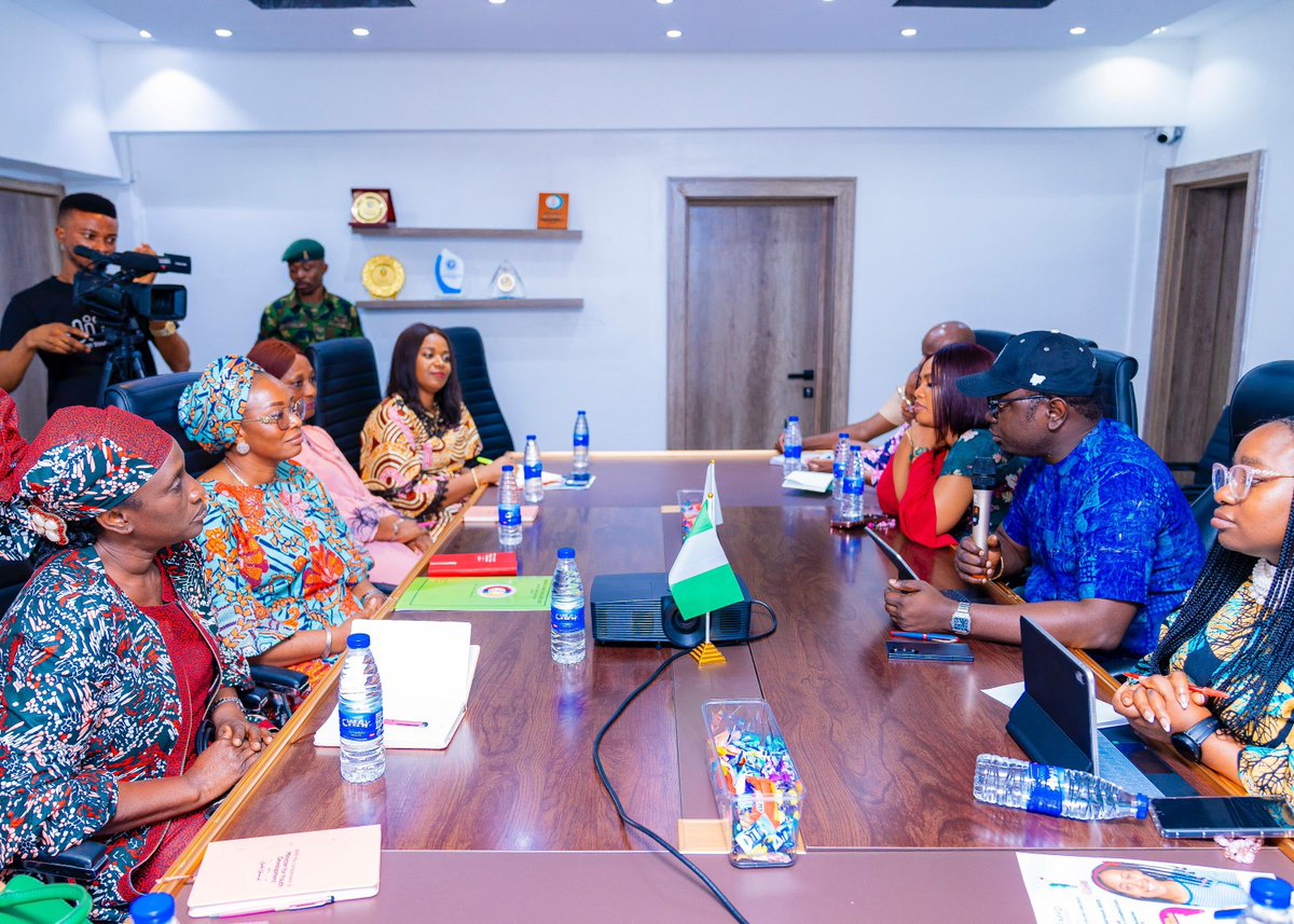 Federal Ministry of Youth Development, Nigeria (@fmydng) on Twitter photo Youth Ministry Strengthens Ties with Security Families: Minister Ayodele Olawande Meets DEPOWA
The Honourable Minister, Federal Ministry of Youth Development, Comrade Ayodele Olawande, has reaffirmed the Ministry’s commitment to supporting the families of security personnel Youth Ministry Strengthens Ties with Security Families: Minister Ayodele Olawande Meets DEPOWA
The Honourable Minister, Federal Ministry of Youth Development, Comrade Ayodele Olawande, has reaffirmed the Ministry’s commitment to supporting the families of security personnel