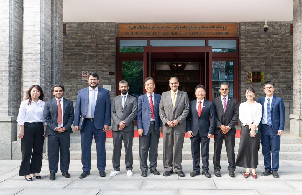 مكتبة الملك عبدالعزيز العامة (@kaplibrary) on Twitter photo #المكتبة_في_الصين
زار رئيس جامعة الملك فهد للبترول والمعادن سعادة الدكتور محمد بن محسن السقاف، مكتبة الملك عبدالعزيز العامة في جامعة #بكين ، يرافقه نائب مدير الجامعة الدكتور محمد أبو شريفة والمدير التنفيذي لوادي الظهران أ. أحمد نواب.
واطلع سعادته على مرافق المكتبة وما تقدمه من #المكتبة_في_الصين
زار رئيس جامعة الملك فهد للبترول والمعادن سعادة الدكتور محمد بن محسن السقاف، مكتبة الملك عبدالعزيز العامة في جامعة #بكين ، يرافقه نائب مدير الجامعة الدكتور محمد أبو شريفة والمدير التنفيذي لوادي الظهران أ. أحمد نواب.
واطلع سعادته على مرافق المكتبة وما تقدمه من