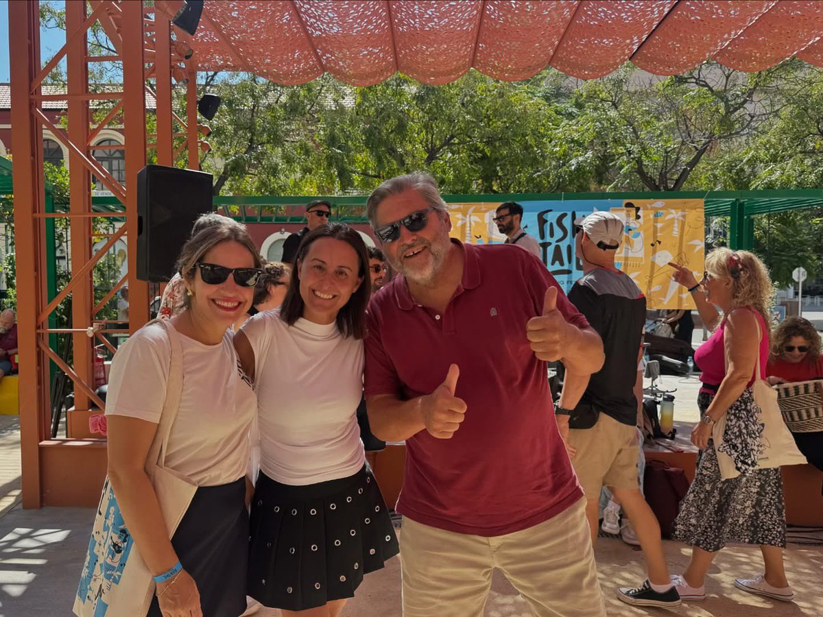 Rafa_Carrio's tweet image. Este matí ens hem acostat a la primera edició del #Fishtail Swing Festival i ens hem deixat portar pels somriures contagiosos, el ritme i el bon rollo del swing. 🎶💃🕺

Enhorabona #LaMarinaLindyHop per portar esta festa cultural a #Dénia i omplir els nostres carrers d’alegria😉