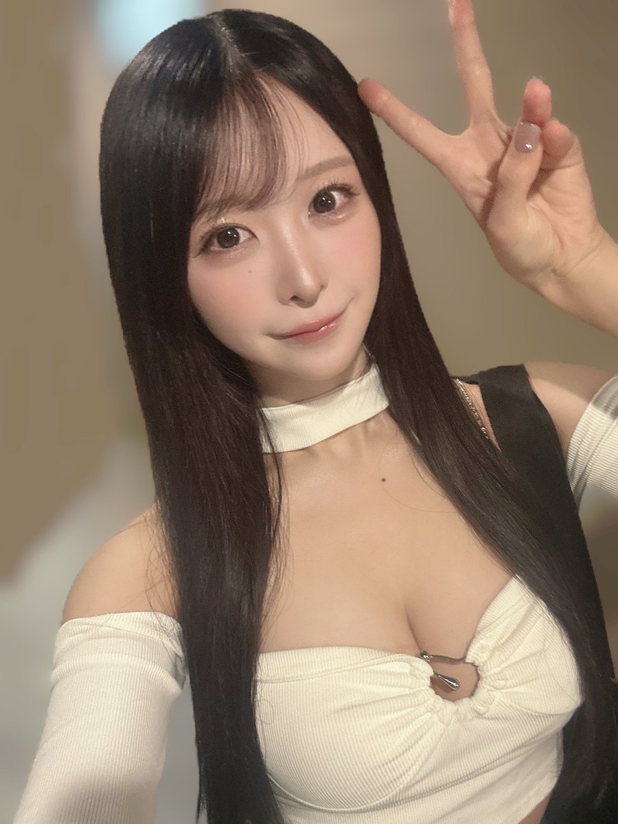 DJする日としては 久しぶりに
ストレートヘアにしてみた！

ビジュ良いですか😎?

このあと 0:25〜1:15 歌舞伎町タワー
ZERO TOKYO
B2-R-BARにてDJ宜しくお願いします💘

#DJ真島ナオミ https://t.co/aXISlRkbqz