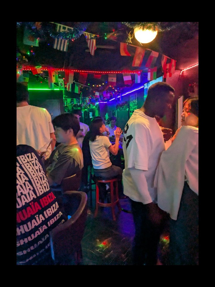 ヤバイ、バーでしこたま飲む。ATMがメンテ中でお金ない。ペイペイもチャージできないどうにかなるか