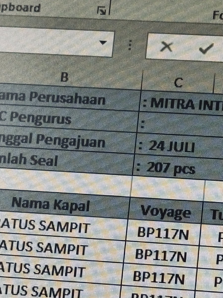 wtfitsmeh's tweet photo. gimana ya nyelesainnya... bro checking 207 data + dokumennya.. even my thesis data isnt that much 😭🫵 https://t.co/NPAmLy9Cut