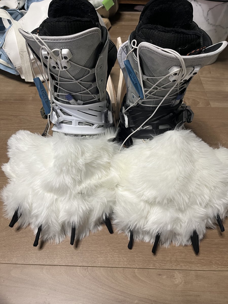 わたしはレイヤーという人種では無いしコスチュームビルダーみたいな人でもないわけだけど。
膝より下の、こと通常の着ぐるみに必要ない構造にとても悩む🫩