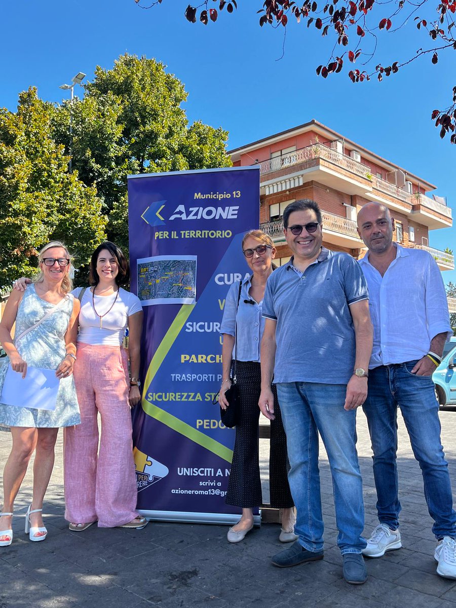 Stamani a piazza Ormea a Casalotti con i consiglieri comunali <a href="/FlaviaDegreg/">Flavia de Gregorio</a> , Antonio De Santis e <a href="/claudiafinelli1/">Claudia Finelli</a> .  I cittadini chiedono più decoro e sicurezza .