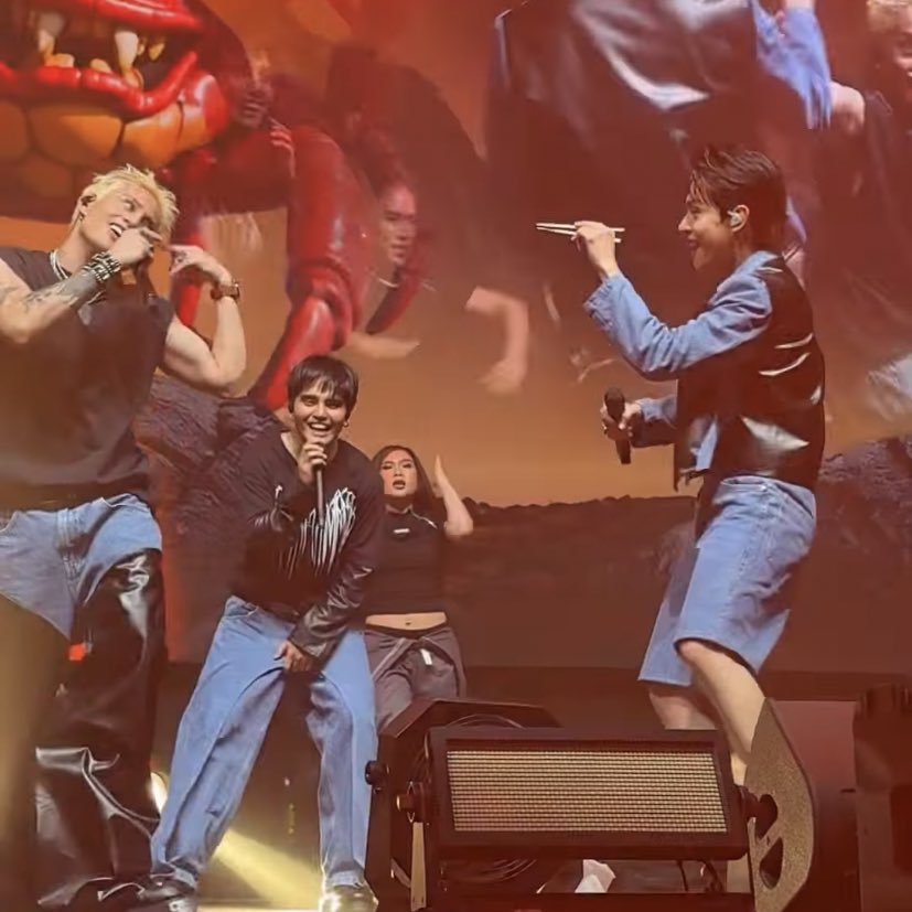 ʀᴀᴇ (@krstnrrae) on Twitter photo HAHAHAHAHHAHAHAHAH THIS 😭🥢
SB19 DAY2 BLASTOFF
<a href="/SB19Official/">SB19 Official</a> #SB19
#SaWWorldTourHongKong HAHAHAHAHHAHAHAHAH THIS 😭🥢
SB19 DAY2 BLASTOFF
<a href="/SB19Official/">SB19 Official</a> #SB19
#SaWWorldTourHongKong