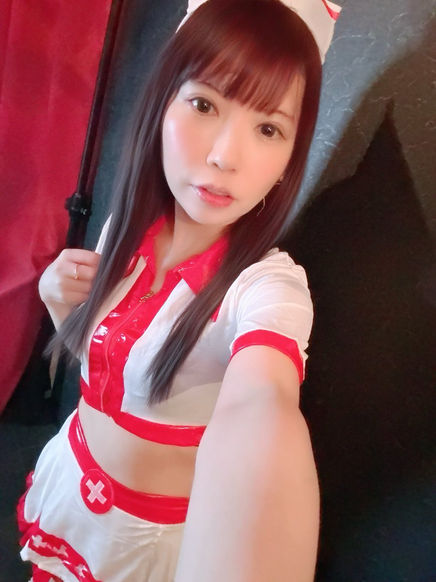 hina__rabi's tweet photo. 18-24おきゅいん🐰*⑅♥
ナースイベント2日目！あんなさんとナース服お揃いでした🥰
待ってるよ~~~💉
#コンカフェ #秋葉原コンカフェ #コンカフェ営業 #スナック #バニーガール #低身長 #138cm #合法ロリ #上原亜衣

遠隔応援もおまちしてます⬇️
乾杯動画送ります💌💭
https://t.co/CLPMiLibjB https://t.co/t4bCoNtxDS