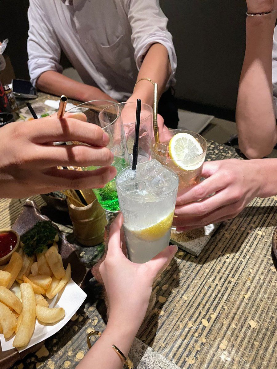 安定のれもんさわ〜飲み会🍋🍻
(レモンサワー飲んでいるの自分だけだけど笑)