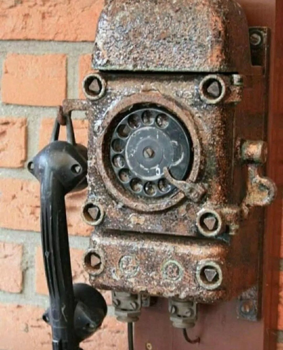 "Existe un lugar a donde van a parar las conversaciones que quedan pendientes para siempre" 
Roy Herbach